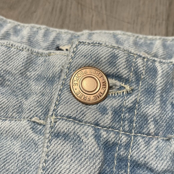 Free People We The Free Wide Leg Light Wash Blue Jeans Sz 31 Denim Buckle Back - Picture 2 of 12
